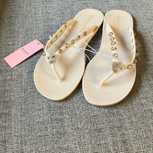 NWT Juicy Couture sz 8 style: Rubyy color: Nude rhinestone crown flip flops